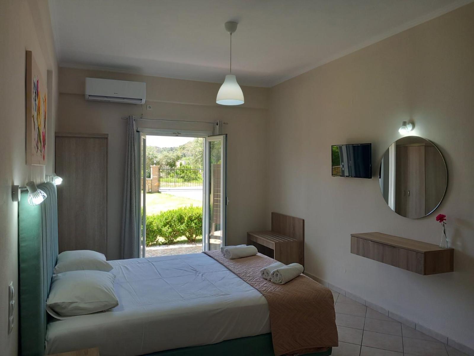 Nikos Dimas Studios Parga Bagian luar foto