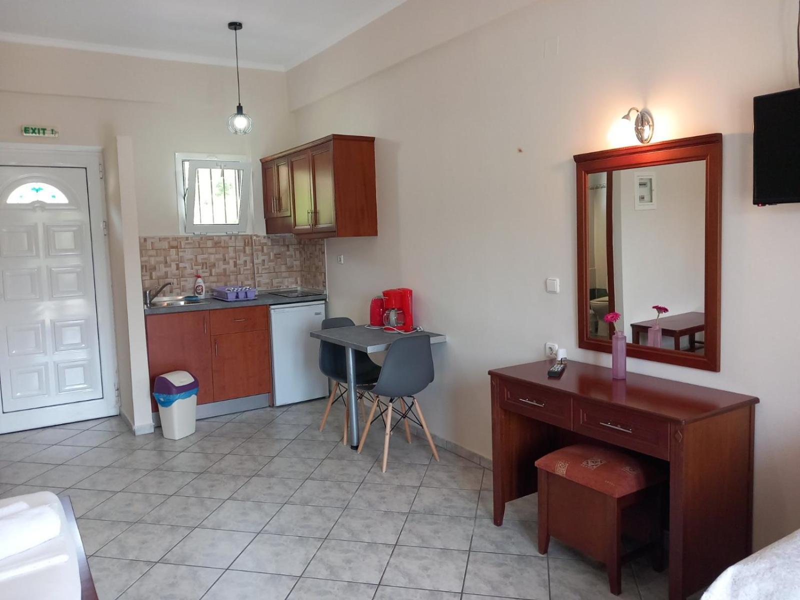 Nikos Dimas Studios Parga Bagian luar foto